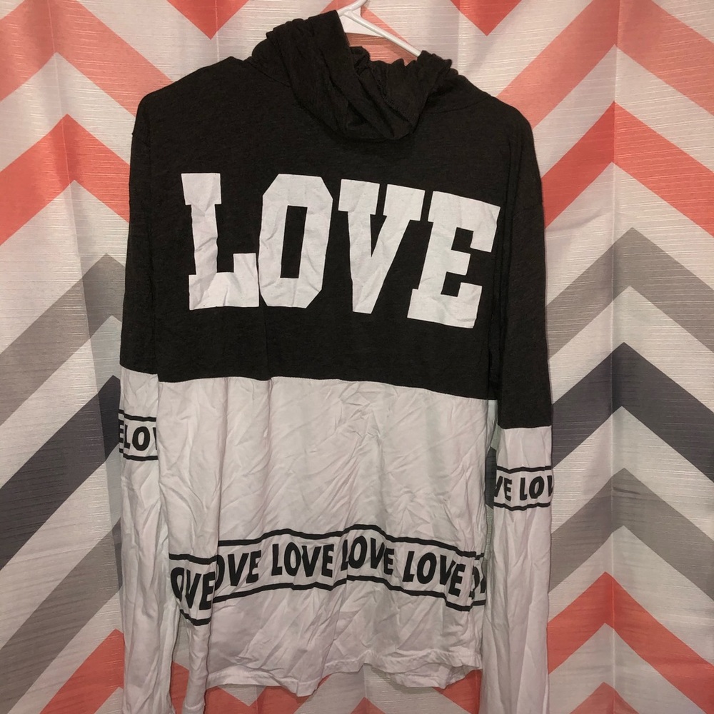 3/$20🔥ON FIRE LOVE LONG SLEEVE HOODED TEE